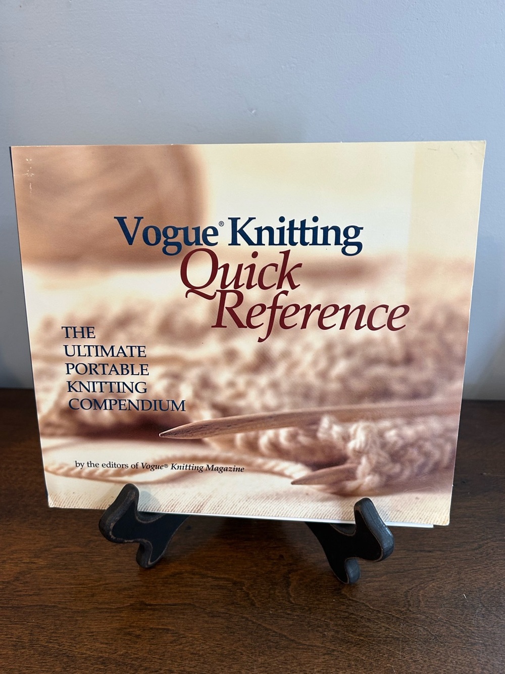 Vogue® Knitting Quick Reference : The Ultimate Portable Knitting Compendium VGUC